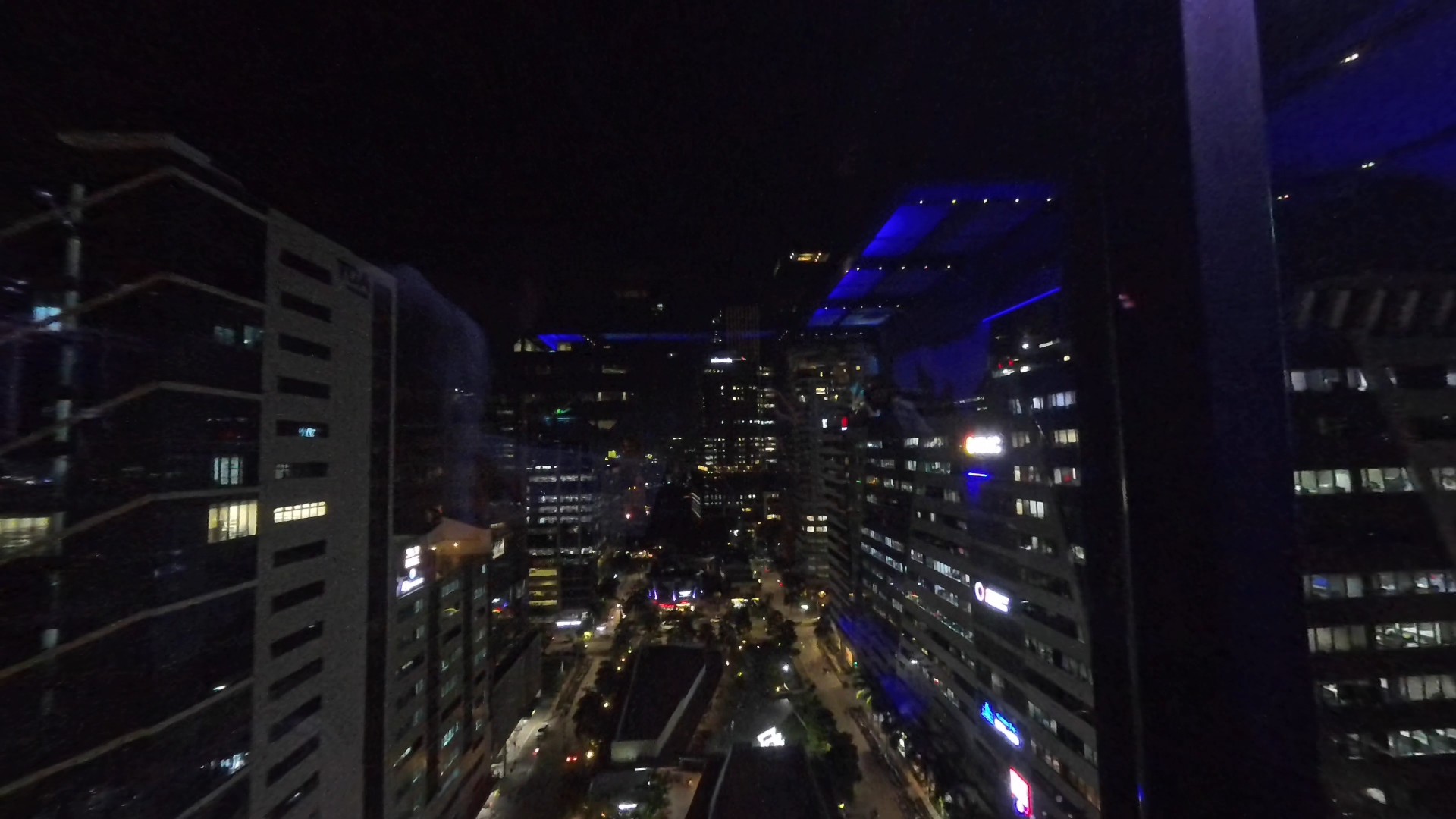 ストレートアップルーフトップバーからの夜景