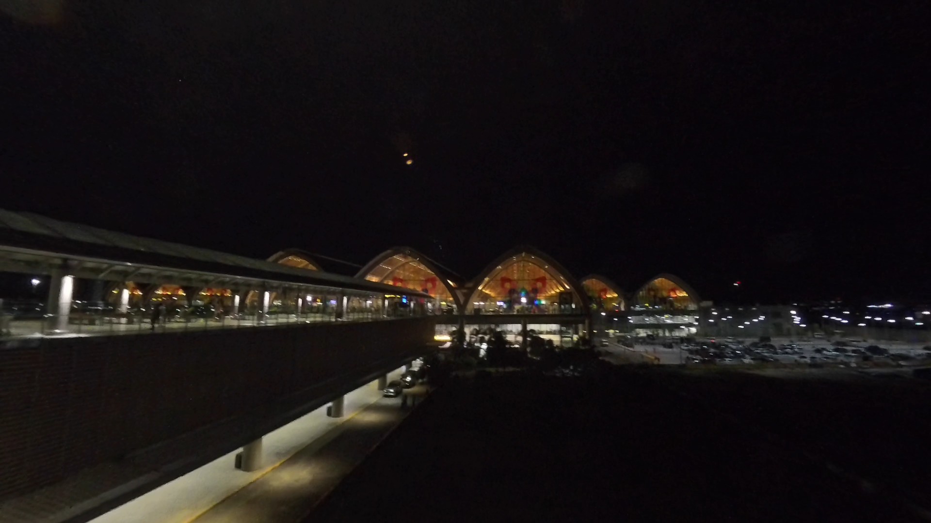 マクタン・セブ国際空港の夜景