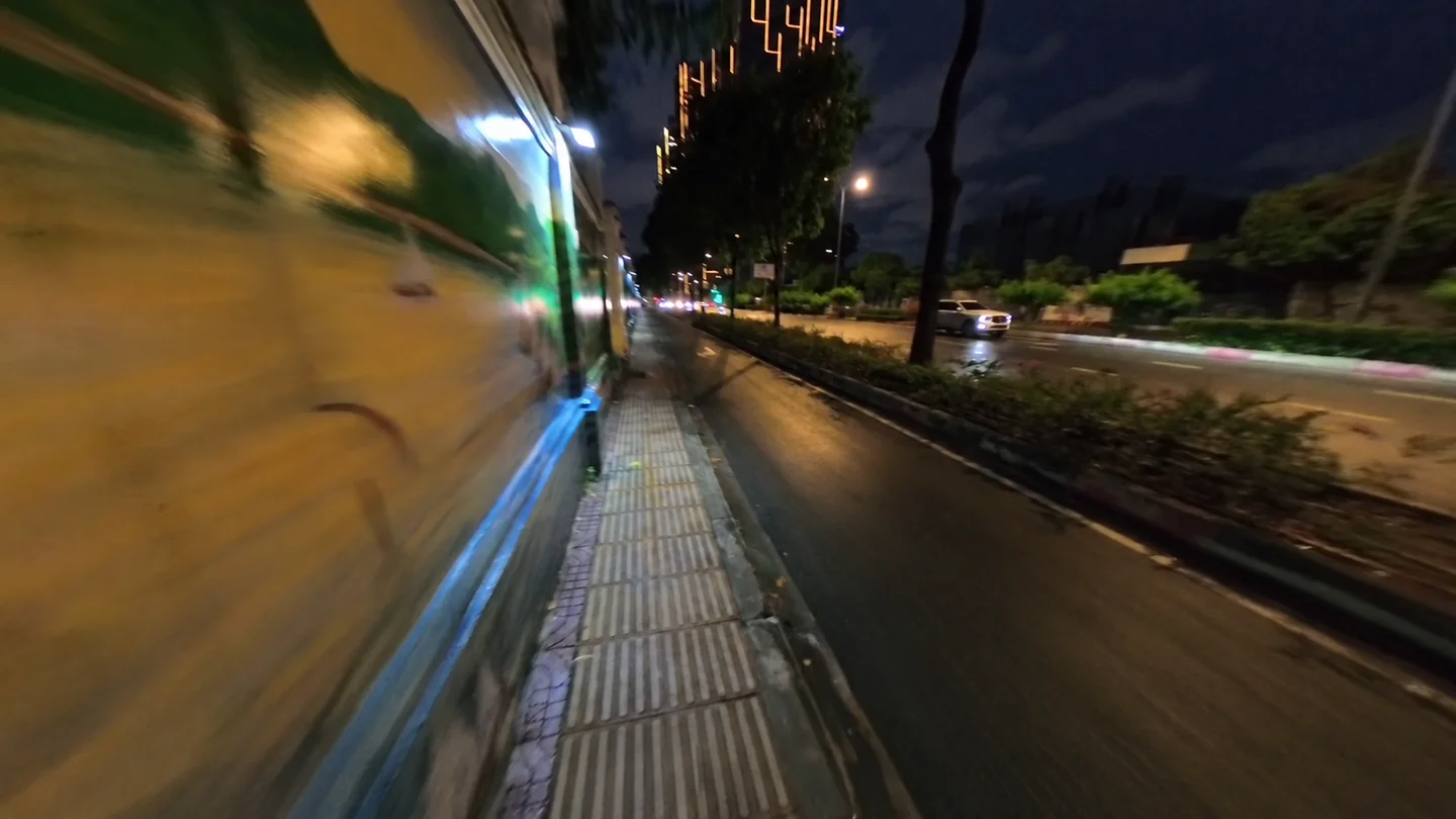 雨上がりのバソン方面からファンビッチャンへ向かう歩道