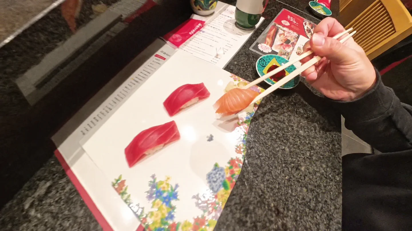 まいもん寿司のマグロとサーモンのにぎり