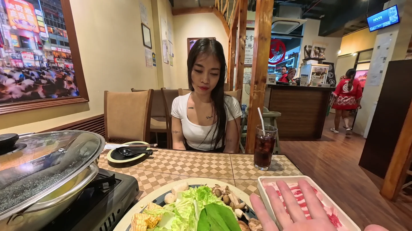 松之家の二色鍋と野菜の盛り合わせ