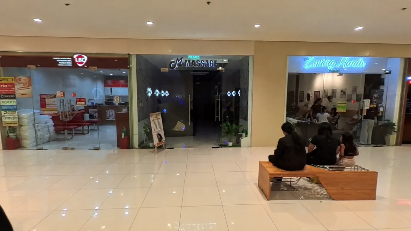 アヤラモール4階のM Massage入口