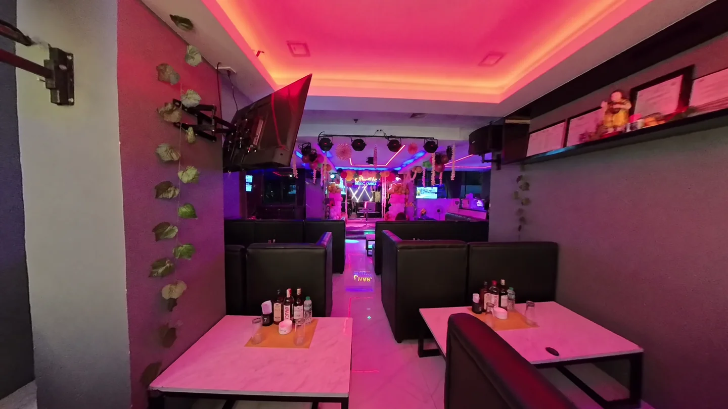 Charm Music Loungeの通常フロアの座席