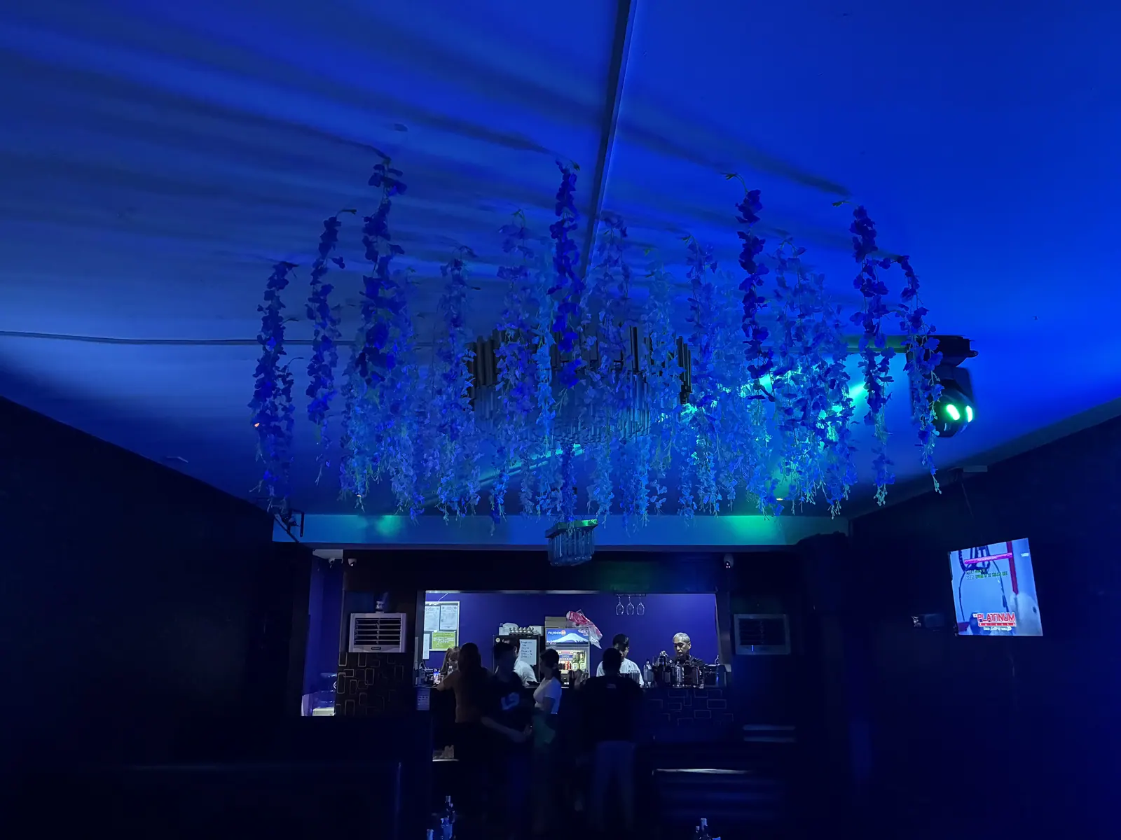 LEX Music Loungeの店内ステージ