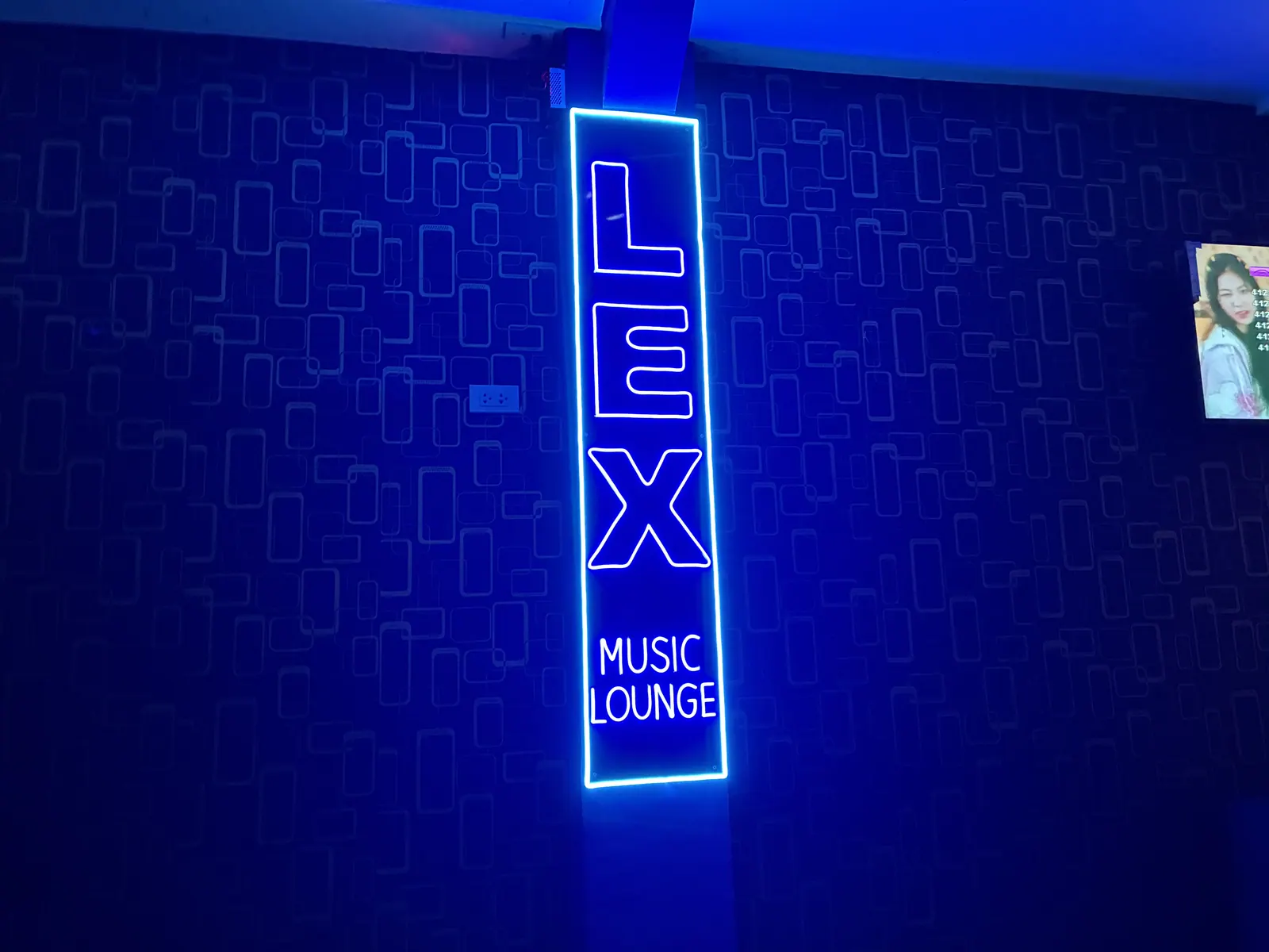 LEX Music Loungeのネオンサイン
